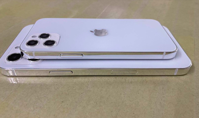 Sonny Dickson sdílel několik obrázků maket letošních iPhonů, co prozradily?