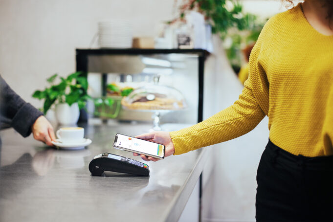 Federální soud v Illinois zamítl žalobu, která obviňovala Apple ze spiknutí se společností Visa a Mastercard