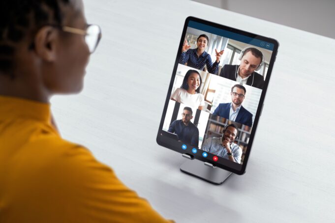 Satechi vydal novou verzi nastavitelného hliníkového stojanu pro iPhone a iPad