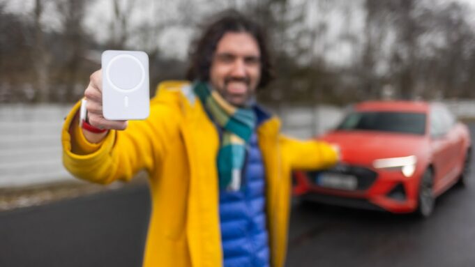 MagSafe vs. Audi e-tron S Sportback. Urval jsem iPhone na polygonu?