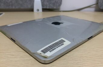 Podívejte se na prototyp iPadu první generace se dvěma porty