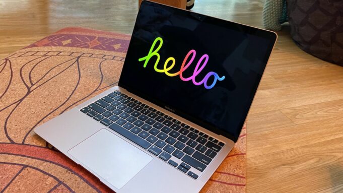 macOS Big Sur 11.3 obsahuje skrytý spořič obrazovky „Hello“