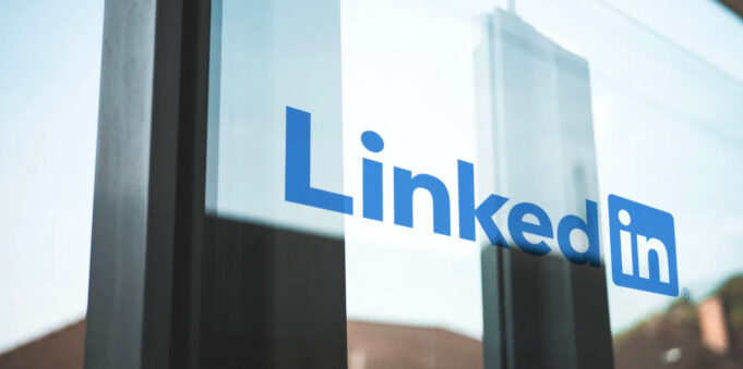 Data získaná z 500 milionů profilů LinkedIn se prodávají na populárním hackerském fóru