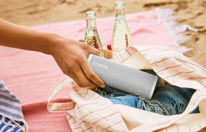 Společnost Sonos představila přenosný reproduktor Sonos Roam s podporou AirPlay 2