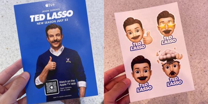 Apple před novou sezónou rozdává nálepky s Memoji Teda Lasso v Apple Store