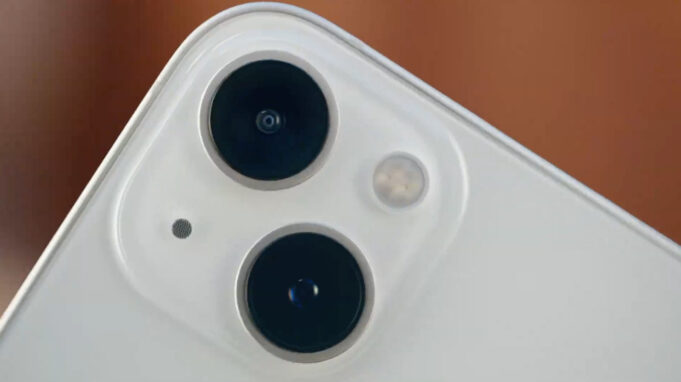 Jak si vede iPhone 13 a iPhone 13 mini u recenzentů? Přečtěte si první recenze!