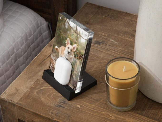 Twelve South představil novou nabíječku PowerPic Mod, kterou lze použít také jako rámeček na fotografie