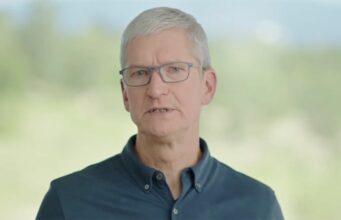Tim Cook v rozhovoru uvádí, že uživatelé, kteří chtějí aplikace stahovat z internetu, mohou používat Android