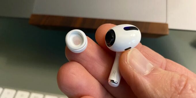 Návod – Jak vyměnit silikonové špunty do uší AirPods Pro