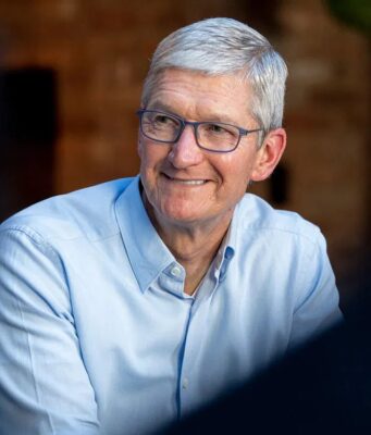 Ženě, která pronásleduje Tima Cooka, byl udělen soudní zákaz přiblížení