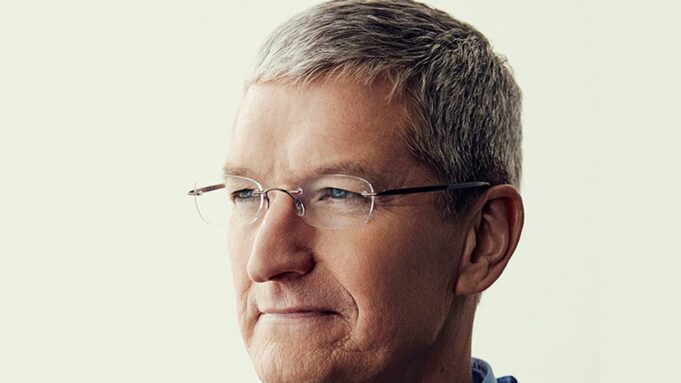 Výdělek Tima Cooka dosáhl 98,7 milionu dolarů v základním platu, akciích a dalších odměnách