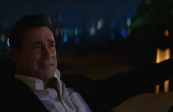 Apple sdílel novou vtipnou reklamu, která se bude vysílat během zápasů play-off NFL