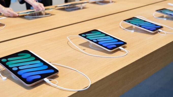 Apple v roce 2021 dominoval na trhu s tablety, a to i přes nedostatek iPadů