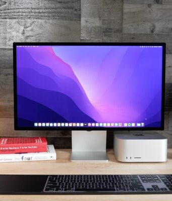 Studio Display nebylo možné aktualizovat na iOS 15.4 kvůli problémům s ověřením