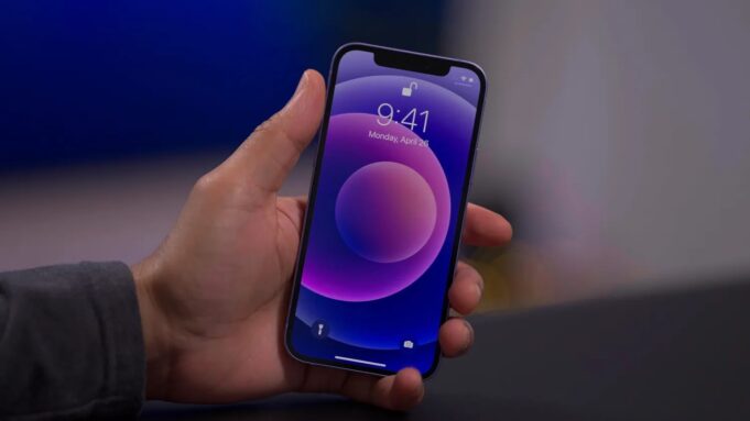 Apple prodloužil svůj servisní program pro modely iPhone 12 a iPhone 12 Pro