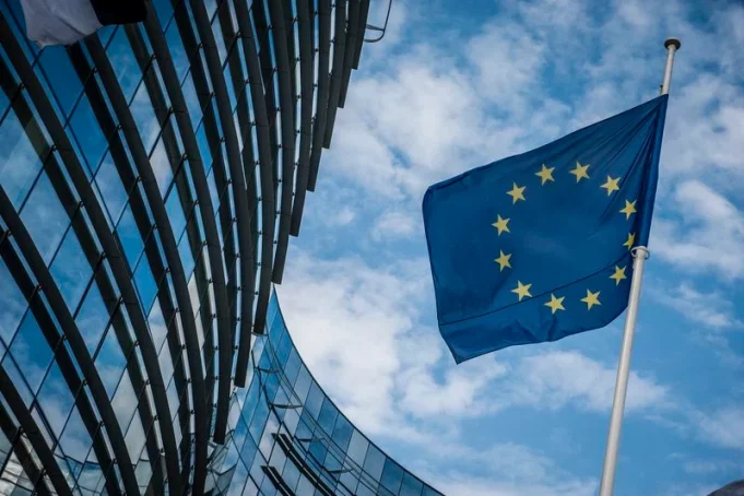 EU zakáže dětem mladším 13 let používání sociálních sítí, některých herních platforem a chatbotů
