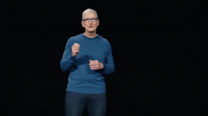 Tim Cook daroval 100 000 dolarů kapele na nákup nových nástrojů
