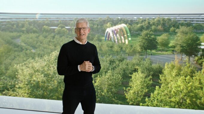 Podle Marka Gurmana z Bloomberg Apple začal natáčet svou virtuální zářijovou keynote