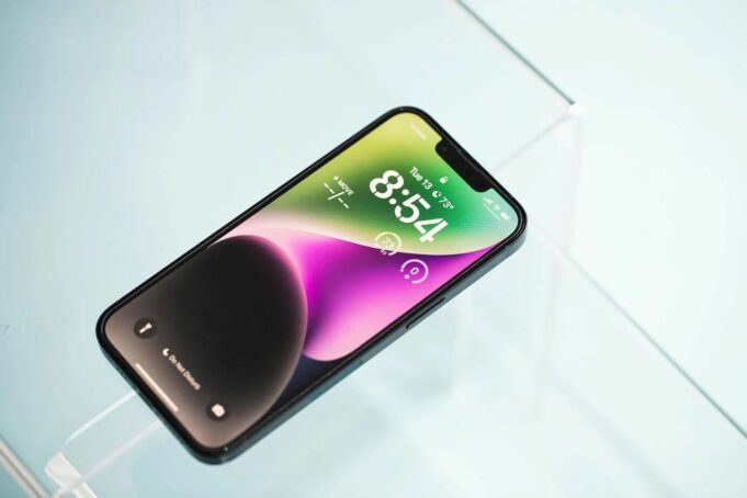 Jak si vedl iPhone 14 u recenzentů?