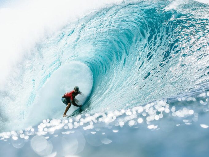 Apple Watch Series 8 a Apple Watch Ultra budou používat surfaři během Championship Tour 2023