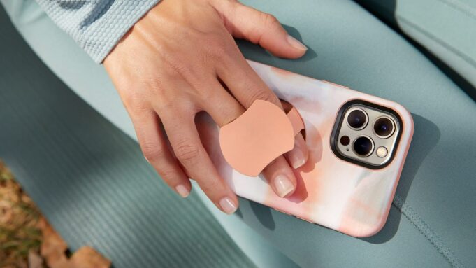 Pouzdro OtterBox OtterGrip pro iPhone nabízí vysokou ochranu s vyskakovacím držákem