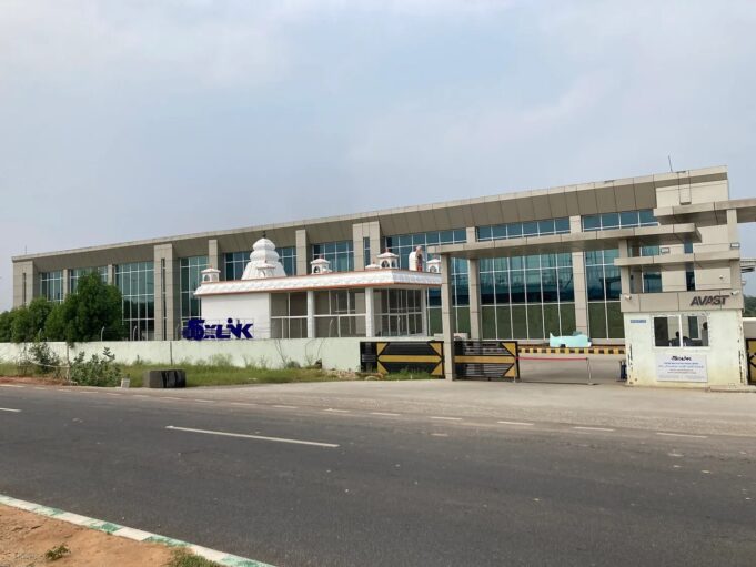 Dodavatel Applu v Indii přišel o 12 milionů dolarů kvůli požáru továrny, který zničil polovinu jeho strojů