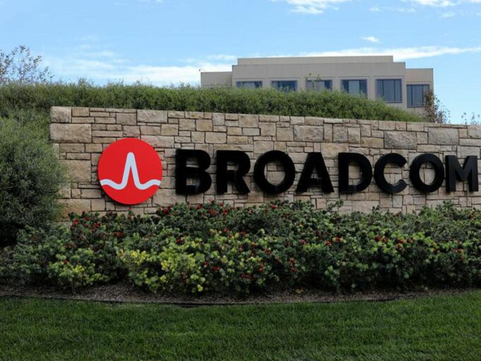 Apple oznámil dohodu se společností Broadcom o výrobě komponentů v USA