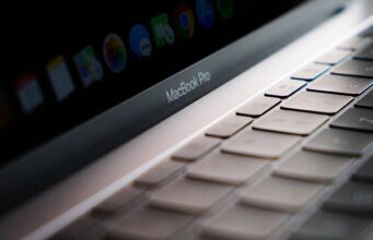 Hackeři dokáží pomocí zvuku klávesnice MacBooku Pro odhadnout, co píšete