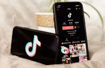 TikTok představil několik novinek pro zlepšení duševní pohody pro děti a teenagery