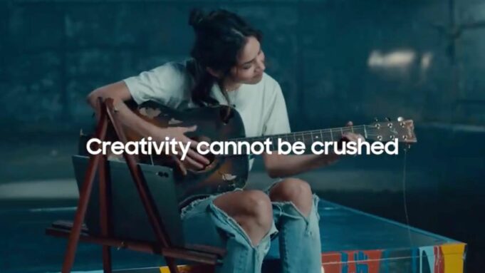 Samsung se snaží vydělat na dopadu kontroverzní reklamy „Crush!“ na nový iPad Pro