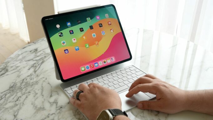 Návod – Jak sdílet fotografie mezi svými zařízeními Apple pomocí tohoto jednoduchého gesta