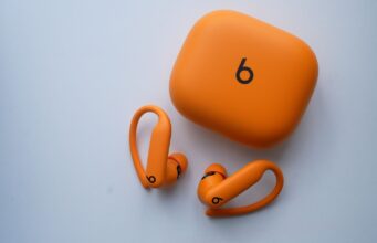 Apple vydal nový firmware 8A353 pro sluchátka Powerbeats Pro 2
