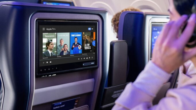 United Airlines nabízí vybrané seriály Apple TV+ zdarma na palubě letadel