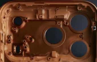 Další teardown iPhonu 17 Pro: více šroubků, snadnější opravy a nová deska plošných spojů