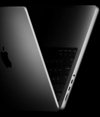 Apple podle nejnovějších informací testuje nový MacBook Pro s OLED displejem