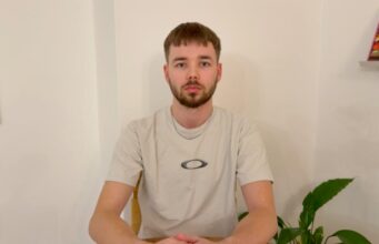 Denis Surových – Tesly by konečně měly dostat CarPlay. Kdy to bude?