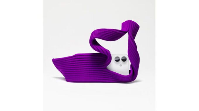 Denis Surových – Apple nabízí ponožku pro iPhone za několik tisíc