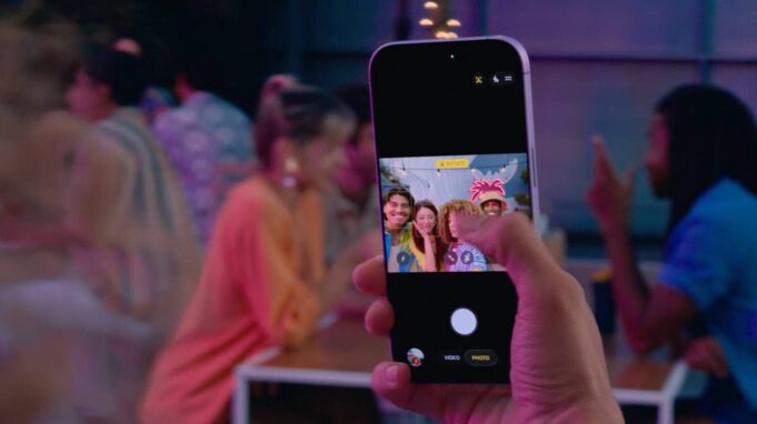 Všechny modely řady iPhone 18 budou vybaveny 24megapixelovou přední kamerou