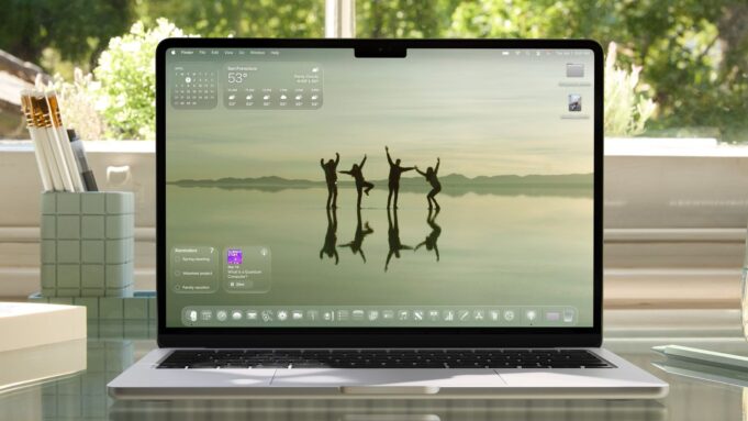 Alan Dye, dlouholetý vedoucí designového týmu pro uživatelské rozhraní, odchází z Applu do společnosti Meta