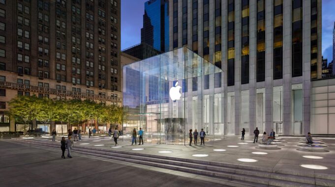 Ikonický Apple Fifth Avenue v New Yorku se příští týden přes noc zavře
