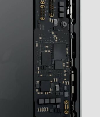 Apple souhlasil, že společnosti Samsung zaplatí dvojnásobek za paměťové čipy pro iPhone 17