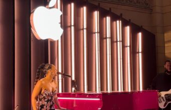 Apple zahajuje 50. výročí překvapivým koncertem Alicie Keys v New Yorku