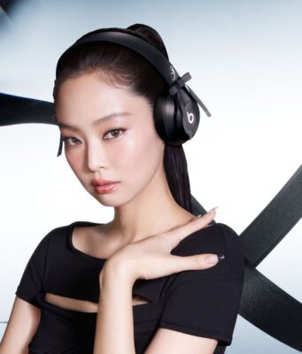 Beats oznamuje navazující partnerství s JENNIE a vydal novou limitovanou verzi sluchátek Solo 4