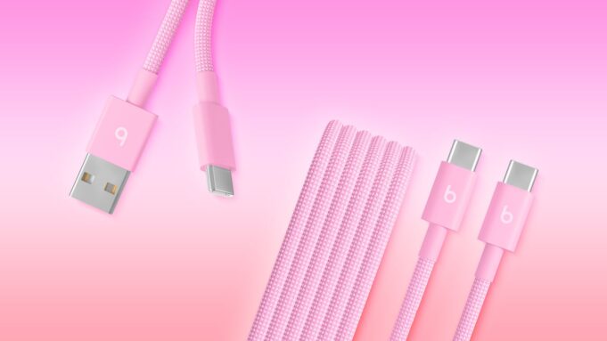 Značka Beats od společnosti Apple představila několik kabelů v nové barevné variantě energicky růžová