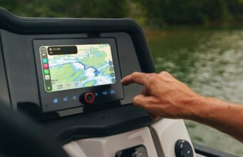 CarPlay bude k dispozici v pontonových lodích Crest a Balise