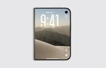 iPhone Duo využívá displej s matnou nanotexturou, která má omezit odlesky a minimalizovat viditelnost ohybu