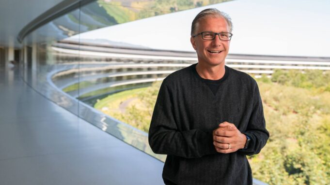 Greg Joswiak: Apple Intelligence je určena pro „běžné lidi“, nikoli pro „šílené radikály“