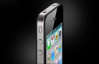 Po 16 letech se objevilo kompletní video s otázkami a odpověďmi k aféře „Antennagate“ u iPhonu 4